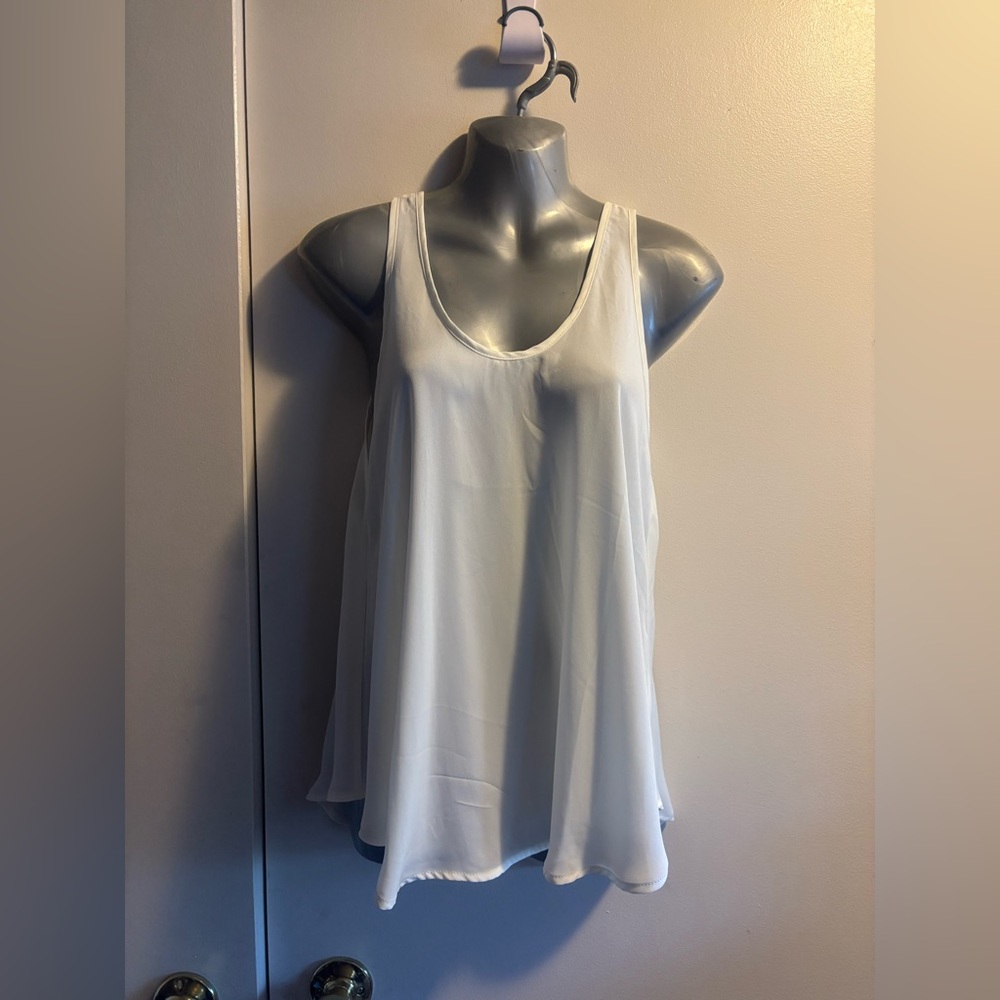 sleeveless woman's top white size medium